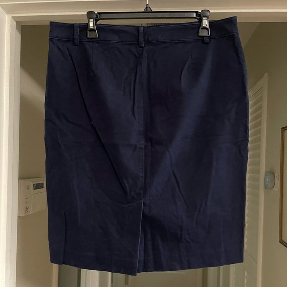 EUC Lauren Ralph Lauren
Navy Knee-Length Pencil Skirt - Picture 2 of 5